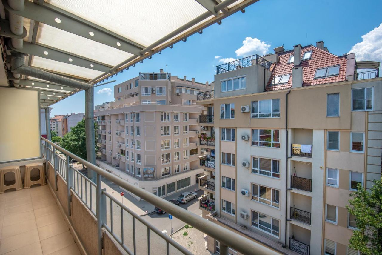 Azure Pretty Apartment Top Location Near Sea Garden ブルガス エクステリア 写真